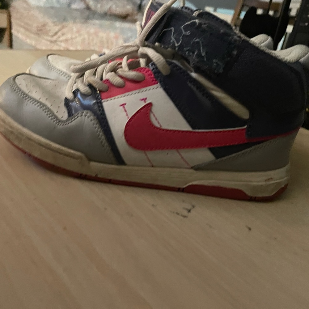 Nikes - Picture 2 of 3